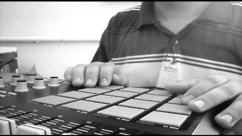 AquZe Beatz - Live MIX (AKAI MPD26).wmv