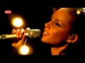 Alicia Keys - Try Sleeping With A Broken Heart (live)