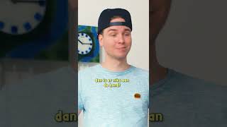 Dylan wil zijn jas niet ophangen! 🧥