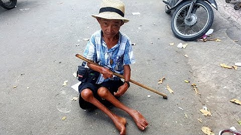 MUA VÉ SỐ GIÚP CHÚ TẬT NGUYỀN BÁN VÉ SỐ NUÔI MẸ GIÀ 85 TUỔI Ở QUÊ | saigon travel Guide