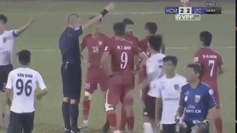 Penal dudoso en Vietnam blooper, asi reacciono el equipo