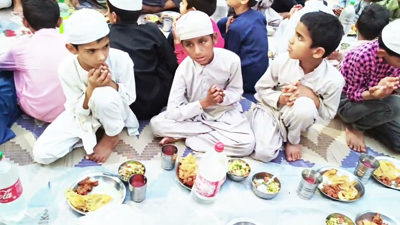 Dua of 18th Fast  of Ramadan in  Daykh Bhal Shelter home Bahawalpur 