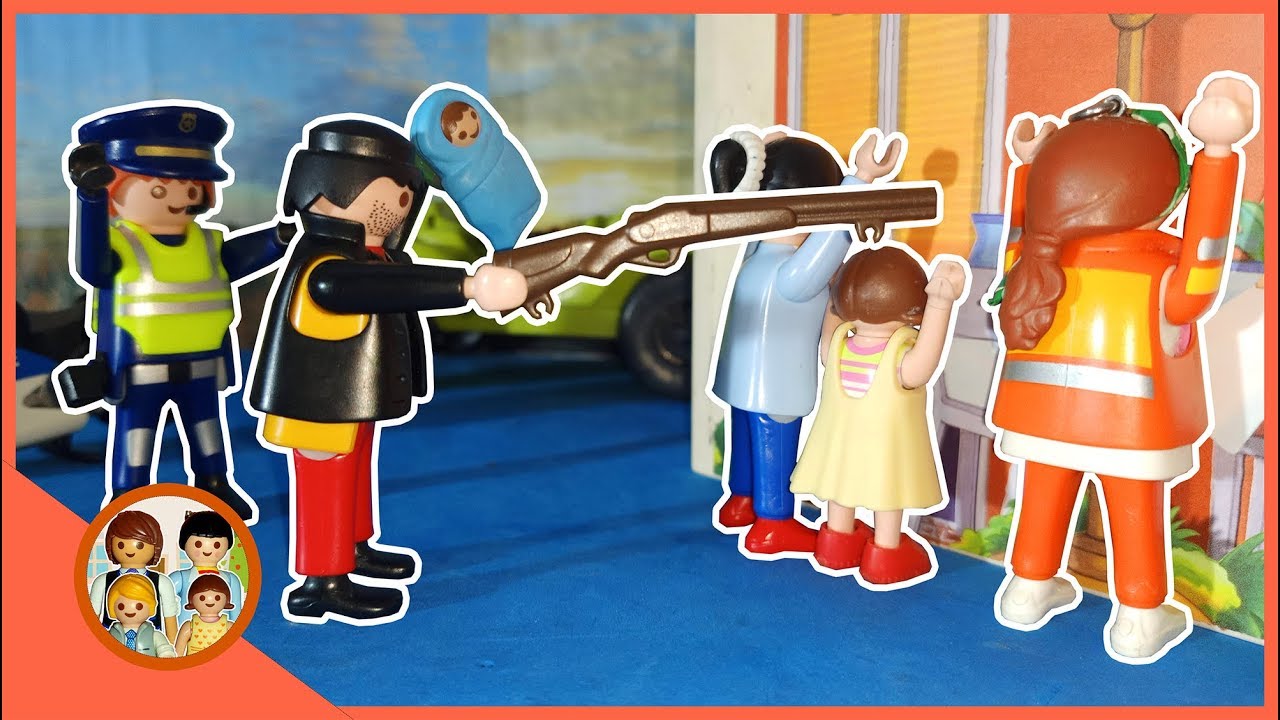 رجعنا بيتنا لاقينا حرامي 😟 _ عائلة احمد و زينة _ play mobill