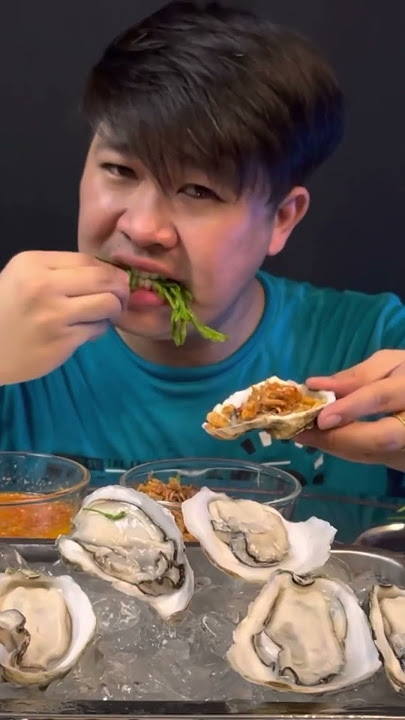 Delicious Raw Oyster #eatingsounds #eating #mukbang #asmr