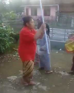 Drum Band nenek-nenek Lucu viral