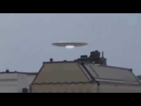 001 - UFO captured above unknown city @PIPERON