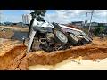 NEW MIX REAL FOOTAGE! Overturned 25 Ton Dump Truck Drive Back Upload Landslide & Expert Recovery