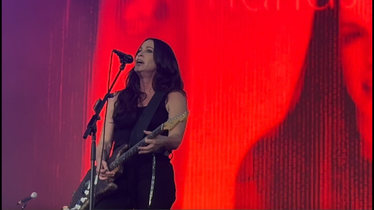 alanis-morissette-hands-clean-ohana-festival-dana-point-ca-9-29-24