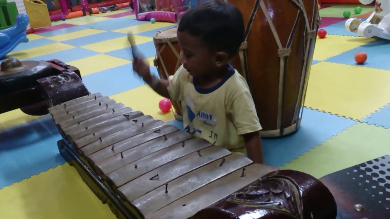 Taman bermain  anak  alat musik anak  mainan gamelan  jawa 
