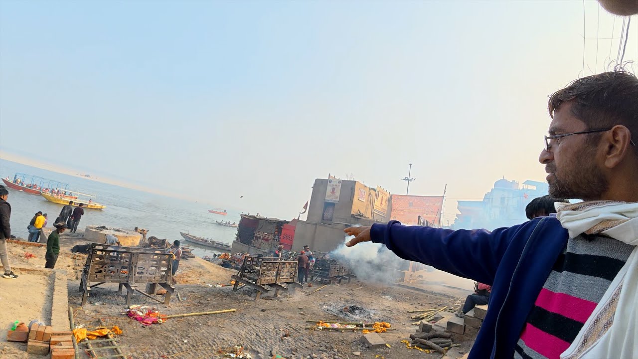 I Smoked Weed With a Hindu Priest in India (Varanasi)