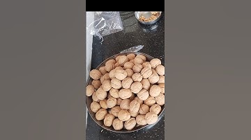 How To Open Walnuts In An Easy Way Without Nut Cracker Easy Trick #shorts #howtoopenwalnut #walnut