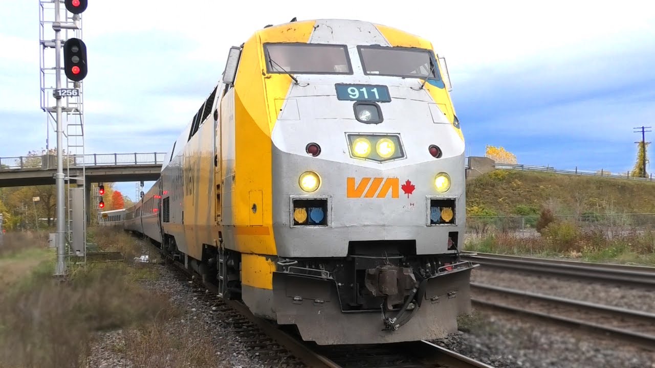 [4K] VIA 911 Doesn’t Stop in Brockville and Blows Its K5CA Horn for the ...
