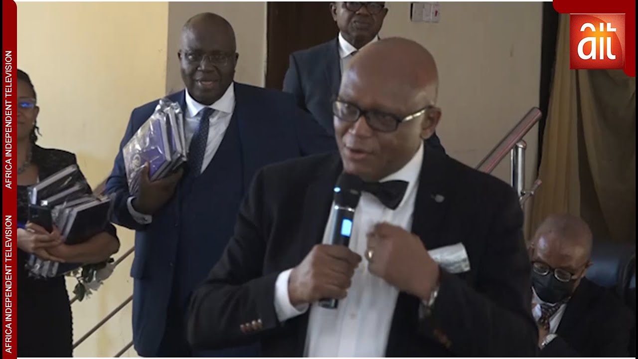 Handling two conflicting judgements from Supreme Court - Experts