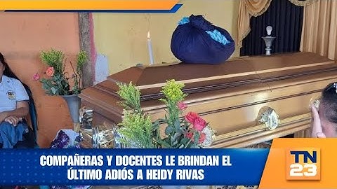 Compañeras y docentes le brindan el último adiós a Heidy Rivas