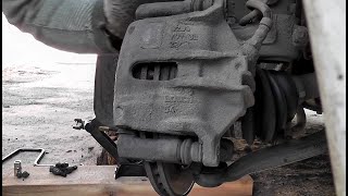 картинка: Как самому поменять передние тормозные диски и колодки на PEUGEOT Partner 2.0 HDI.