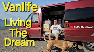 Waking Up in My Paradise / Belgian Malinois / Vanlife