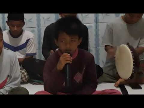 latihan-sholawat-ibu-voc.-rizky-feat-jaka---majelis-nurul-huda