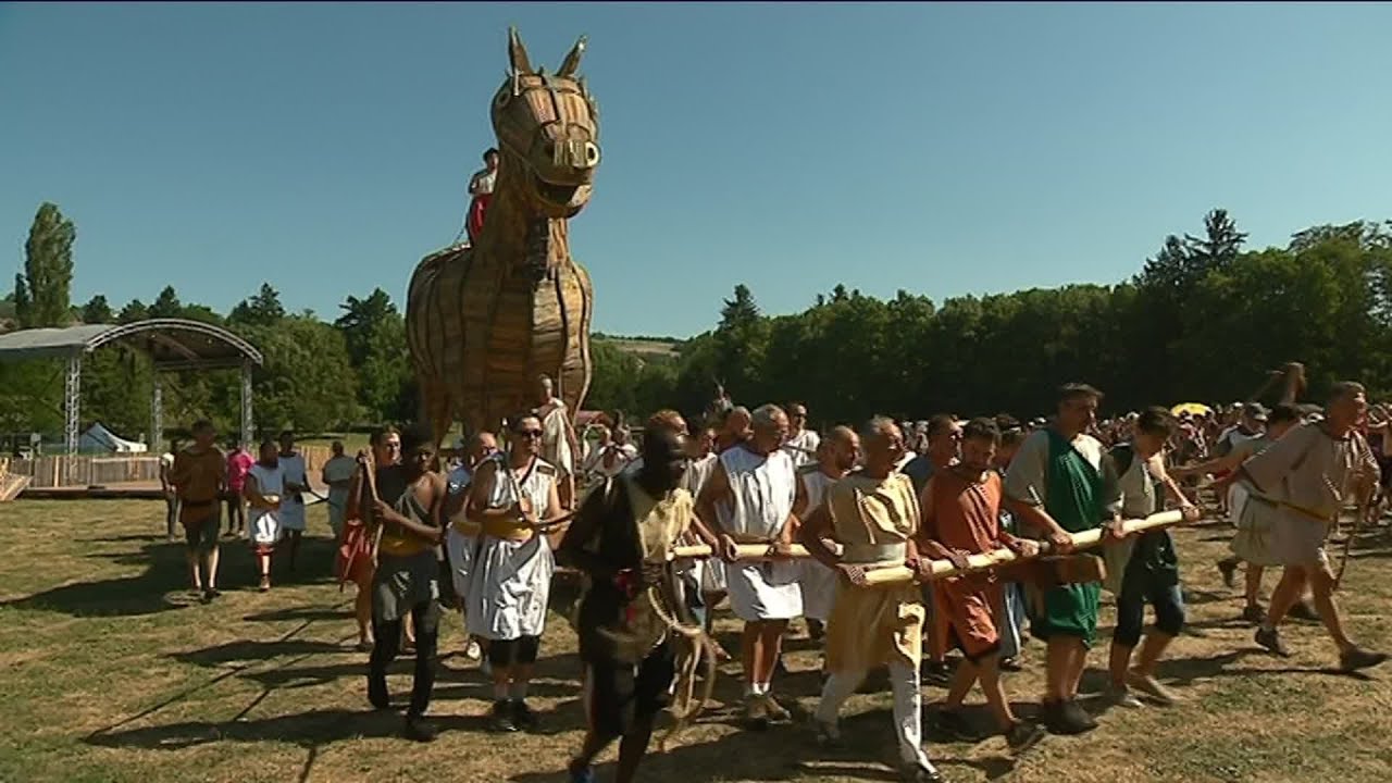 Festival Berlioz : la spectaculaire déambulation du cheval de Troie