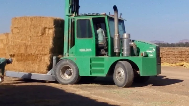 Wheat straw loading travelling to Damman