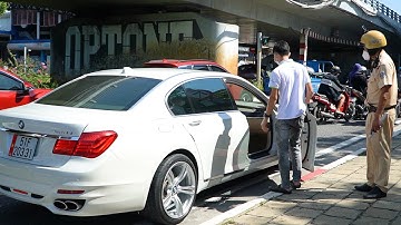 Cảnh sát giao thông Sài Gòn bắn tốc độ ô tô trên đại lộ Võ Văn Kiệt