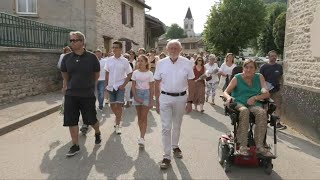 Quintuple meurtre familial dans l'Ain: marche blanche silencieuse à Douvres | AFP