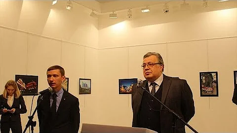 Spari ad Ankara: l'ambasciatore russo assassinato ...