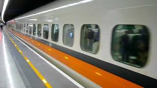 高鐵235次進板橋站