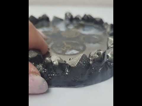 Підставка для прикрас з епоксидної смоли «Кристальний механізм» — ручна робота, видео 1