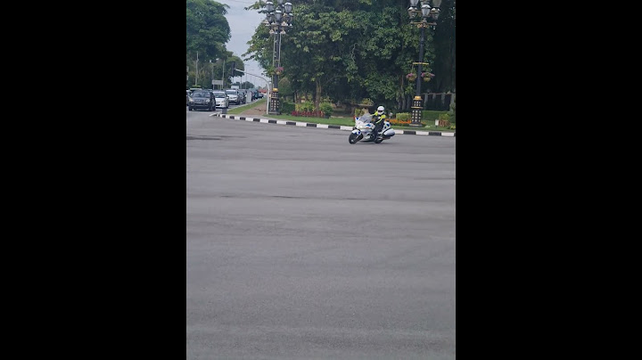 "Yang Mulia" Sultan Brunei Hassanal Bolkiah menyetir sendiri keluar dari istananya. Momen yang beruntung! ❤️❤️
