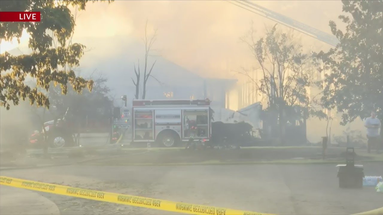 Massive fire under investigation - YouTube