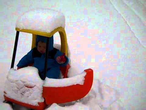 Backyard Snow Jan 2012 (Part 2) - YouTube