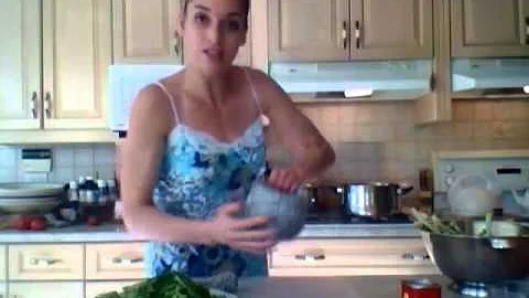 How to Cook Southern Collard Greens: Cooking with ...