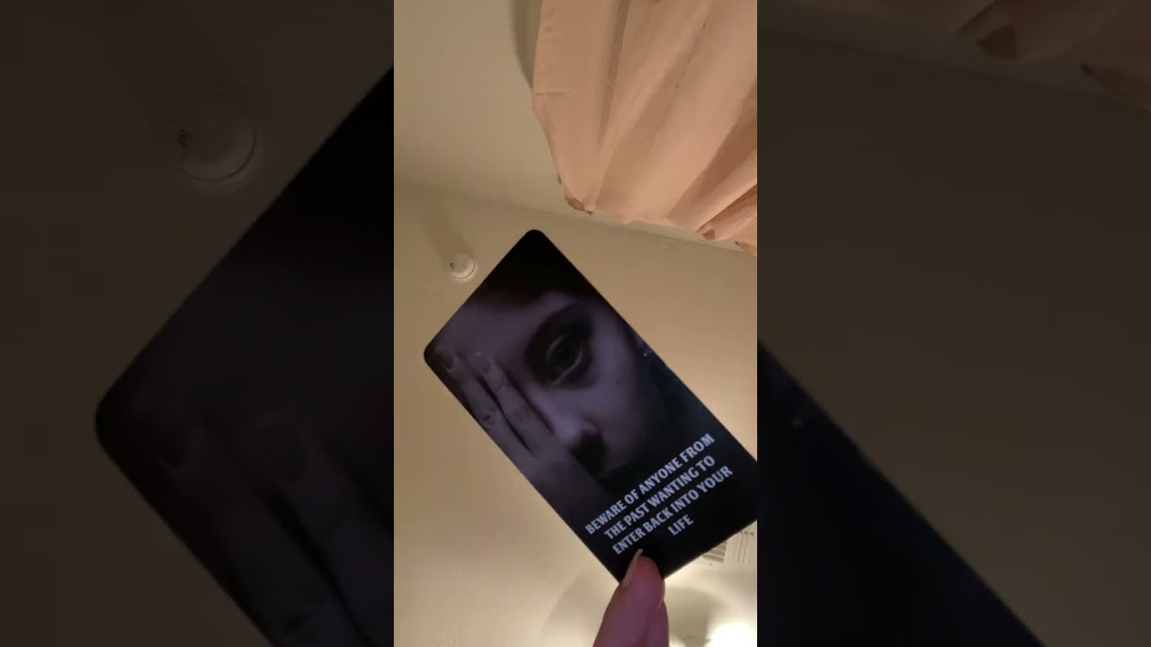 Демонический колдун шпионит и видит, что его поймали за занятием магией и заклинаниями😠