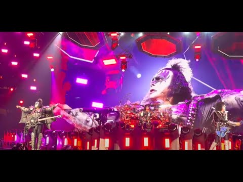 KISS played the 1st night of their final shows Dec 1st at New York City's Madison Square Garden