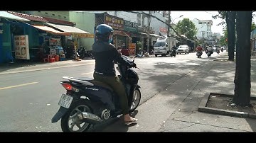 Trước cổng trường tiểu học Phan Chu Trinh - Quận Tân Phú - TPHCM