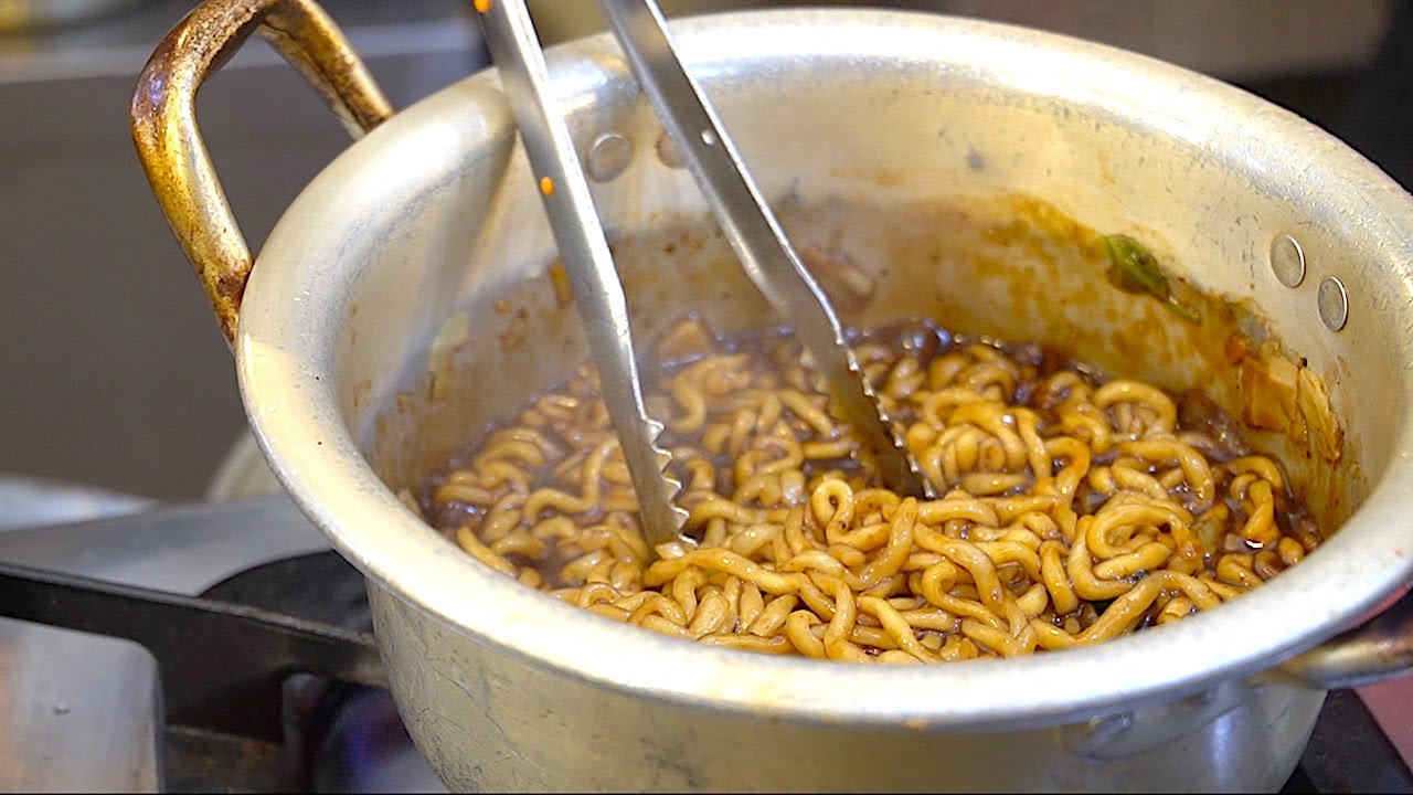 Korean Egg Noodles Ramyeon - Korean Street Food