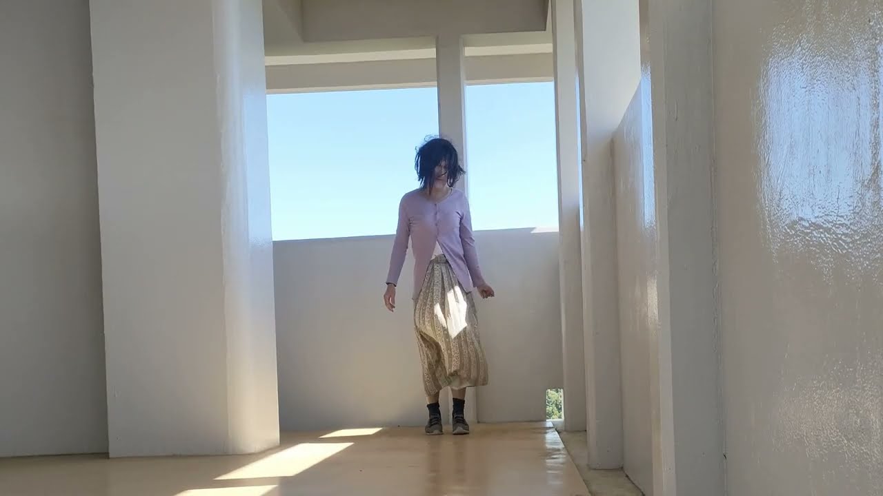 女装 de 紅葉お出かけ ー 双眼鏡で景色見ながらスカートヒラヒラ