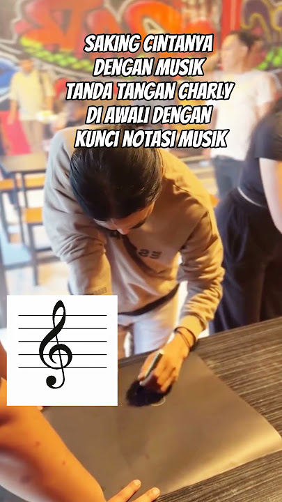 Tanda tangan Charly di awali dengan kunci treble clef / kunci G terlihat elegan dan keren