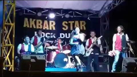Lucu!!!!tukang kecrek kocak gokil abis,biduan kalah tenar!!