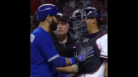 JOSE BAUTISTA BAT FLIPS AND A BENCH CLEARING BRAWL STARTS TO HAPPEN! BLUE JAYS VS BRAVES