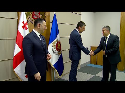 პოლიციის დღეს წარმატებული პოლიციელები  მედლებით  დააჯილდოვეს