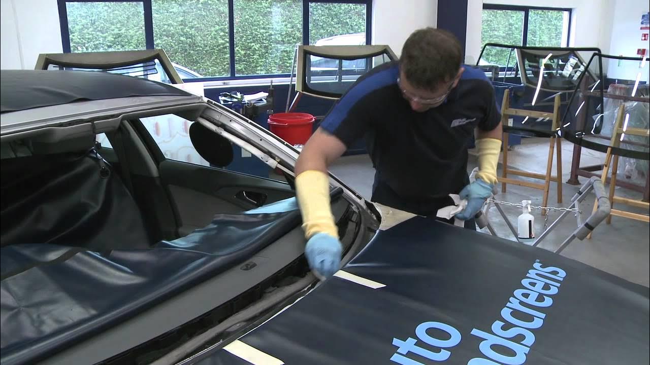 How to Replace a Windscreen in One Minute Auto windscreens YouTube