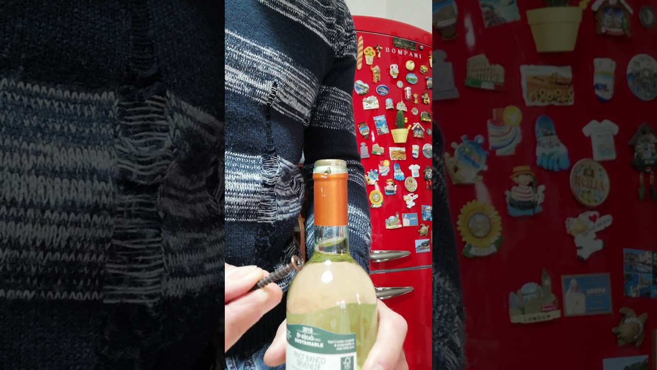 Stappare Una Bottiglia Senza Cavatappi Youtube