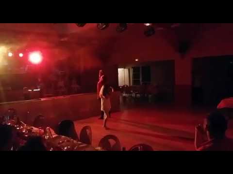 chorégraphie-chandelier-danse-contemporaine-pour-anniversaire