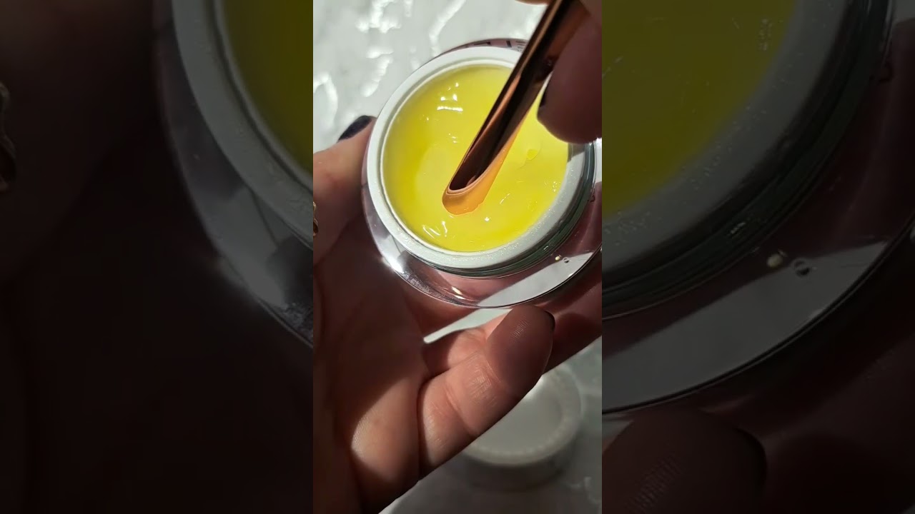 Elemis Pro-Collagen Eye Revive Mask use code ELEMIS200Y4B for 20% off 