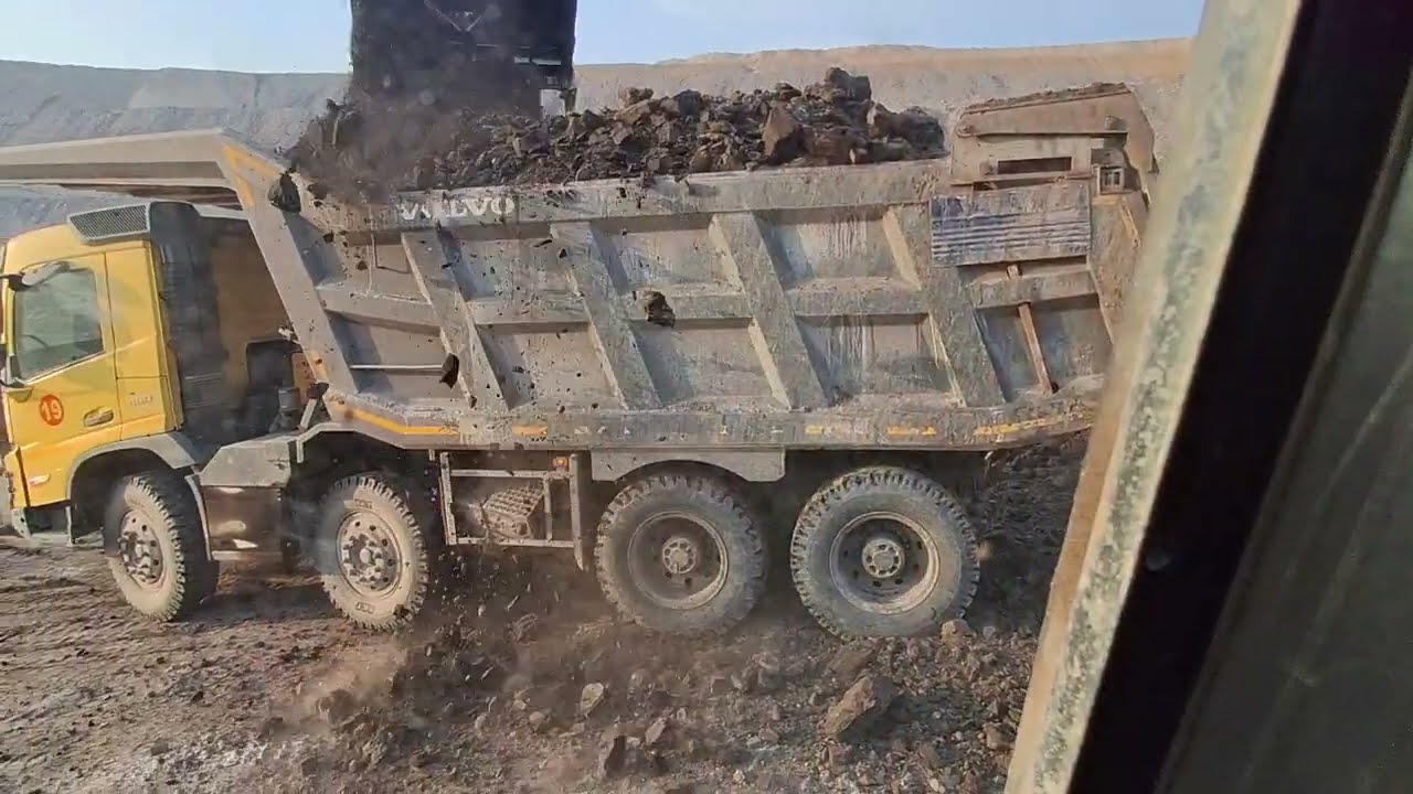 Volvo excavator side loading 