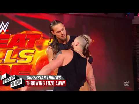 Video Top 10 pha chơi lầy kinh điển nhất của các siêu sao WWE - youtube