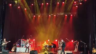 Festas en Doroña rock con Assia . Galicia es Fiesta .