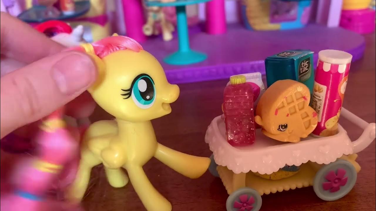 My little pony. Пони игрушки. Мама купи мне пони. Эппл Блум потерялась ...