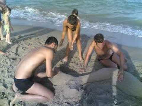 22/08/2007 in un lido della Playa di Catania, Gennaro, Attilio & Co. hanno realizzato una stupenda scultura di sabbia.